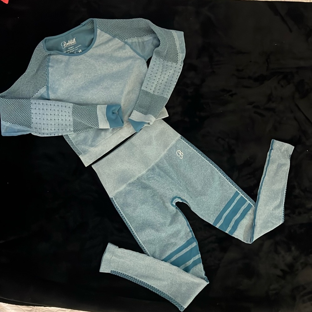 Bombshell long sleeve crop and legging set with mesh in teal top & pants XS/S